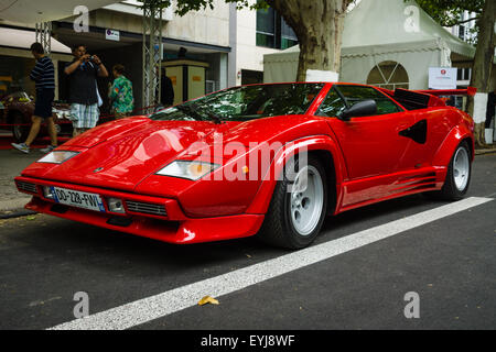 Berlino - Giugno 14, 2015: lusso auto sportive Lamborghini Countach Quattrovalvole 5000. Il classico giorni sul Kurfuerstendamm. Foto Stock