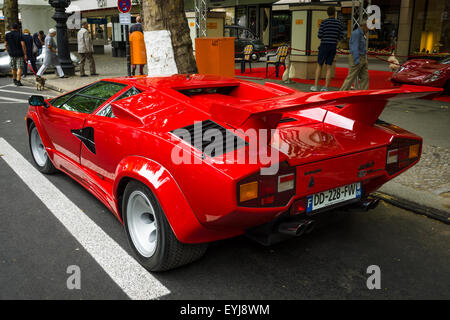 Berlino - Giugno 14, 2015: lusso auto sportive Lamborghini Countach Quattrovalvole 5000. Il classico giorni sul Kurfuerstendamm. Foto Stock