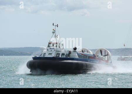 Servizio di hovercraft da RYDE ISLE OF WIGHT A SOUTHSEA IN HAMPSHIRE Foto Stock