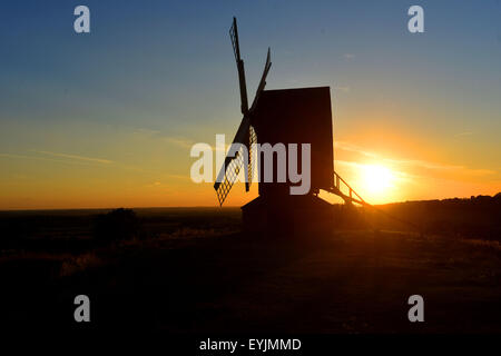 Sun insieme al mulino a vento di brill buckinghamshire Inghilterra Foto Stock