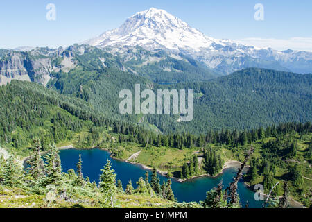 Mt Rainier e Eunice Lago, Washington, vista dal picco Tolmie Foto Stock