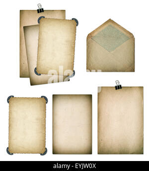 Vecchi fogli di carta e buste. Grungy cartone testurizzata isolati su sfondo bianco. Scrapbook elementi con ombra Foto Stock