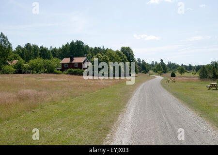 Strada di ghiaia in zone rurali della Svezia via strade piste rally granito svedese backroads indietro Foto Stock