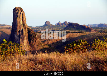 In Africa, in Camerun, estremo Nord provincia, Rhumsiki Zona villaggio, paesaggio lunare di straordinaria tasselli vulcanici e basalto Foto Stock