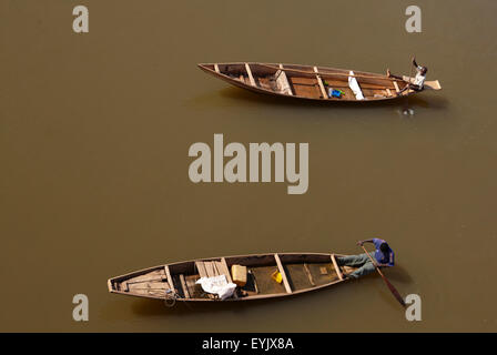 In Africa, in Camerun, Provincia del Nord, Garoua area, piroghe sul fiume Benoué Foto Stock