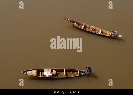In Africa, in Camerun, Provincia del Nord, Garoua area, piroghe sul fiume Benoué Foto Stock