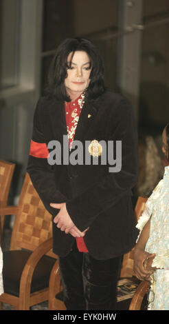 La Pop Star Michael Jackson partecipa a un evento presso l ambasciata etiopica prima di ricevere il premio umanitario da ambasciatori africani coniugi' Association di Washington D.C.. Foto Stock