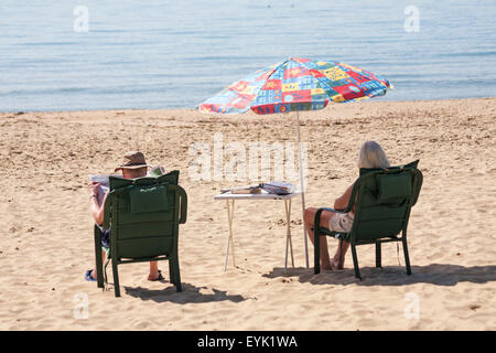 Bournemouth Dorset, Regno Unito il 31 luglio 2015. Meteo REGNO UNITO: calda giornata di sole in spiaggia a Bournemouth come testa di visitatori per il mare e temperature aumento. Quasi in agosto che forecasters predire potrebbe portare ondate di caldo e di essere più calde di credito: Carolyn Jenkins/Alamy Live News Foto Stock