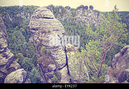 In stile vintage rock formazione in Bastei, Svizzera Sassone, Germania. Foto Stock