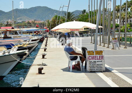 Barche Taxi che operano tra il Porto di Marmaris e Icmeler in Provincia di Mugla, Turchia Foto Stock