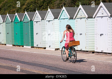 Bournemouth Dorset, Regno Unito il 31 luglio 2015. Meteo REGNO UNITO: calda giornata di sole in spiaggia a Bournemouth come testa di visitatori per il mare e temperature aumento. Quasi in agosto che forecasters predire potrebbe portare ondate di caldo e di essere più calde di credito: Carolyn Jenkins/Alamy Live News Foto Stock