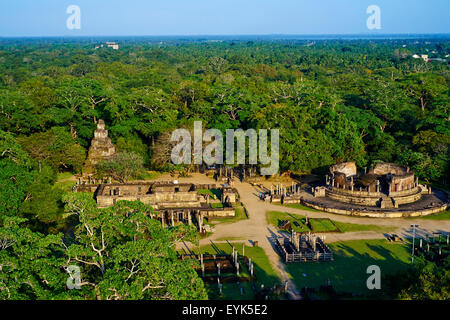 Sri Lanka, Ceylon, Nord provincia centrale e antica città di Polonnaruwa, Sito Patrimonio Mondiale dell'UNESCO, un quadrangolo Vatadage tempio, Foto Stock