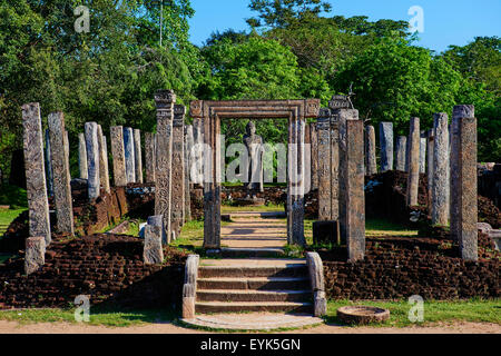 Sri Lanka, Ceylon, Nord provincia centrale e antica città di Polonnaruwa, Sito Patrimonio Mondiale dell'UNESCO, un quadrangolo Hatadage tempio Foto Stock