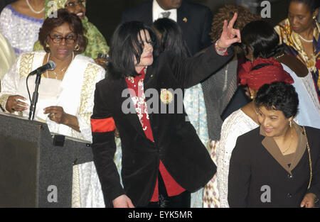 La Pop Star Michael Jackson partecipa a un evento presso l ambasciata etiopica prima di ricevere il premio umanitario da ambasciatori africani coniugi' Association di Washington D.C.. Foto Stock