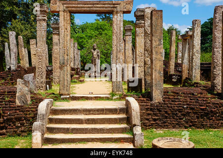 Sri Lanka, Ceylon, Nord provincia centrale e antica città di Polonnaruwa, Sito Patrimonio Mondiale dell'UNESCO, un quadrangolo Hatadage tempio Foto Stock