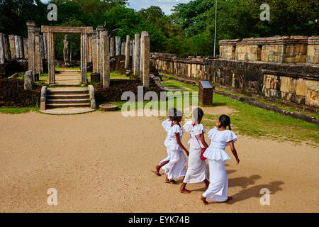 Sri Lanka, Ceylon, Nord provincia centrale e antica città di Polonnaruwa, Sito Patrimonio Mondiale dell'UNESCO, un quadrangolo Hatadage tempio Foto Stock