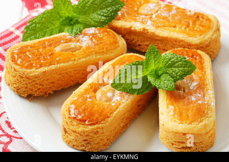 Dutch pasta di mandorle riempite i cookie Foto Stock