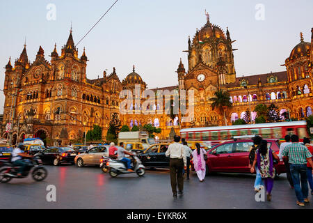 India Maharashtra, Mumbai (Bombay), Victoria terminus ferroviario o stazione di Chhatrapati Shivaji Foto Stock