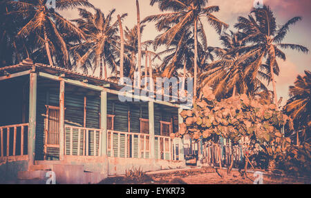 Tipica casa blu sulla riva del mare in Repubblica Dominicana Foto Stock