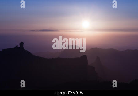 Incredibile tramonto sul Teide Tenerife, come si vede da Pico de las Nieves, la montagna più alta di Gran Canaria Foto Stock