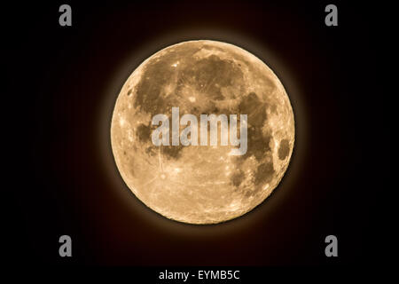 Londra, Regno Unito. Il 1 agosto, 2015. Blue Moon sorge su Londra City Credit: Guy Corbishley/Alamy Live News Foto Stock