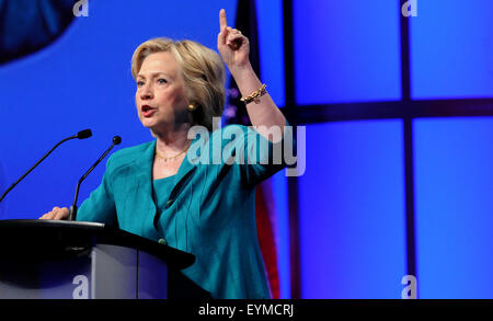 Fort Lauderdale, Florida, Stati Uniti, 31 luglio 2015. Candidato presidenziale democratico Hillary Clinton parla al 2015 urbana nazionale League Conferenza a Fort Lauderdale, in Florida, il 31 luglio 2015. (Paul Hennessy/Alamy) Foto Stock