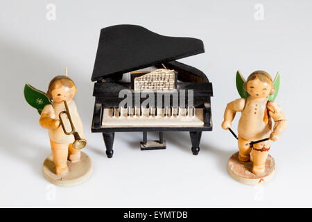 Legno rotto angeli suonano strumenti musicali, dai Monti Metalliferi, Germania, Europa Foto Stock