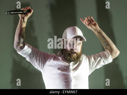 Anders Friden, cantante con lo svedese melodico-morte-metal band "In fiamme", sul palco del Wacken Open Air Festival in Wacken, Germania, 31 luglio 2015. Foto: Axel HEIMKEN/DPA Foto Stock