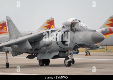 Marina Militare Italiana, verticale il decollo di aeromobili AV-8B Harrier' Foto Stock