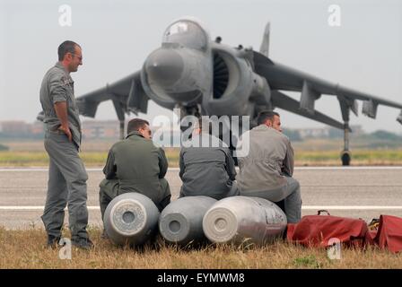 Marina Militare Italiana, verticale il decollo di aeromobili AV-8B Harrier' Foto Stock