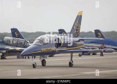 Aria team acrobatico Breitling, con Aero L-39 Albatros aerei,mondo civile solo per i voli in formazione jet bimotore aeromobile Foto Stock