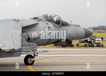 Marina Militare Italiana, verticale il decollo di aeromobili AV-8B Harrier' Foto Stock