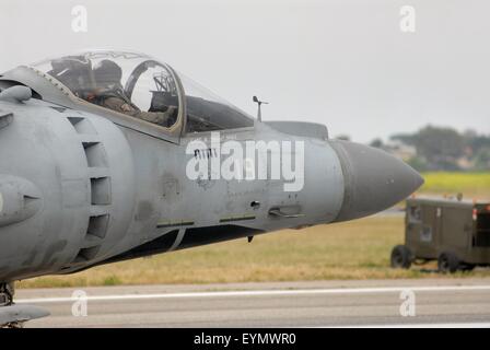 Marina Militare Italiana, verticale il decollo di aeromobili AV-8B Harrier' Foto Stock