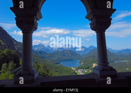 Il Castello di Neuschwanstein, il Castello di Neuschwanstein, vista dal balcone per Alpsee, Allgau, Fussen, Allgaeu, Fuessen, la Strada Romantica, Rom Foto Stock