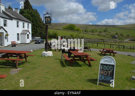 Scheda di segno pubblicità Cibo & Bevande calde al di fuori di Dartmoor Inn, Merrivale, Parco Nazionale di Dartmoor, Devon, Inghilterra Foto Stock