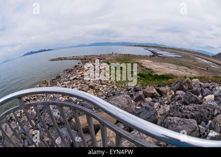 Linea di Sky con il lago, shore dalla piattaforma di osservazione, la fantastica Salt Lake, Utah, Stati Uniti d'America Foto Stock