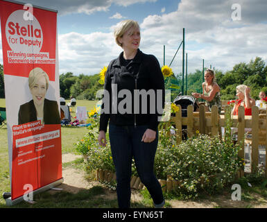 Crawley, West Sussex, Regno Unito. Il 1 agosto, 2015. Stella Creasy MP per Walthamstow, partecipa come oratore ospite a Crawley partito laburista, come un candidato per il partito laburista Vice campagna di Leadership. Credito: Prixpics/Alamy Live News Foto Stock