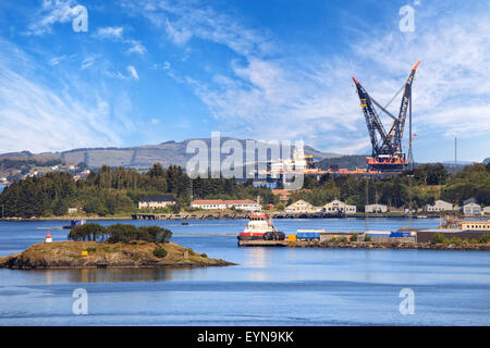 Porto wharf in un tipico paesaggio norvegese. Foto Stock