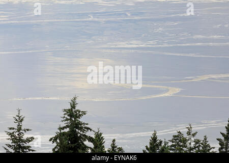 Rifiuti di miniera di sedimento nel recupero arginamento, Highland Valley miniera di rame, Logan Lago, British Columbia Foto Stock