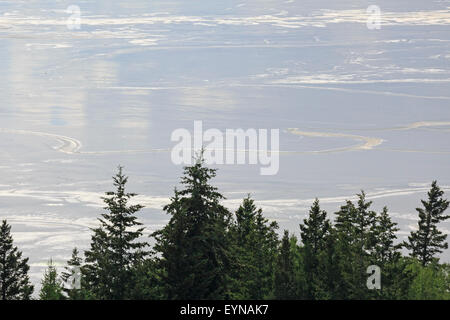 Rifiuti di miniera di sedimento nel recupero arginamento, Highland Valley miniera di rame, Logan Lago, British Columbia Foto Stock