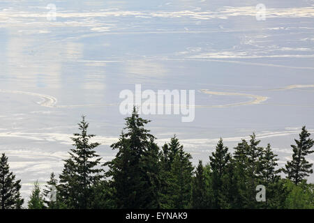 Rifiuti di miniera di sedimento nel recupero arginamento, Highland Valley miniera di rame, Logan Lago, British Columbia Foto Stock