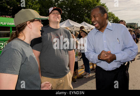 Des Moines, Iowa, USA. 01 Ago, 2015. Il candidato presidenziale DR. BEN CARSON campagne a Des Moines mercato agricolo. Credito: Brian Cahn/ZUMA filo/Alamy Live News Foto Stock