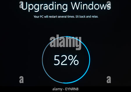 01 ago 2015 - Milioni di utenti di PC in tutto il mondo sono state installando Windows 10 come parte di un upgrade gratuito da Windows 7, 8 e 8.1. Foto Stock