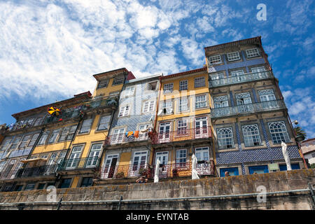 Case colorate in Ribeira - Porto, Portogallo Foto Stock