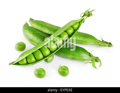 Piselli isolati su sfondo bianco. Tracciato di ritaglio Foto Stock