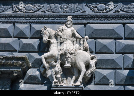 Rider la scultura sulla parete di strada di Lviv, Ucraina Foto Stock