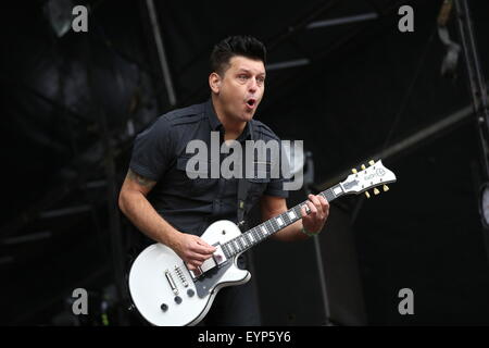 Penrith, Cumbria, Regno Unito. Il 2 agosto, 2015. Meno di Jake esibirsi dal vivo sul palco principale a Kendal chiamando 2015. Foto Stock