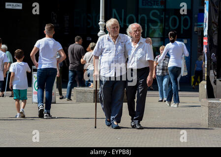 Zagabria, Croazia. 02Aug, 2015. Una soleggiata giornata estiva a Zagabria in Croazia. Credito: Marijan Poljak/Alamy Live News Foto Stock