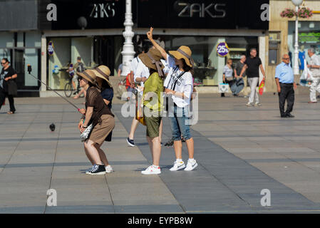 Zagabria, Croazia. 02Aug, 2015. Una soleggiata giornata estiva a Zagabria in Croazia. Credito: Marijan Poljak/Alamy Live News Foto Stock