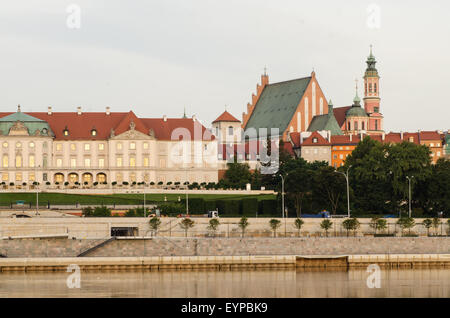 Varsavia Città Vecchia vista da Praga oltre il fiume Vistola Foto Stock